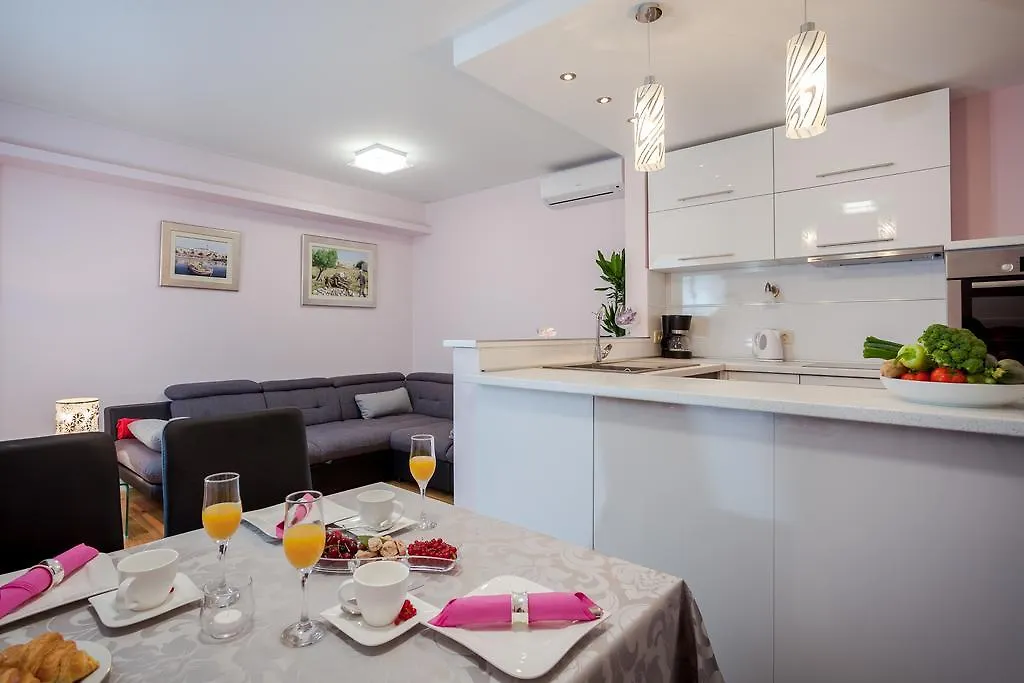 Apartment Medak Zrnovnica Split 0*,