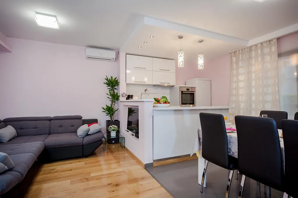 Apartment Medak Zrnovnica Split
